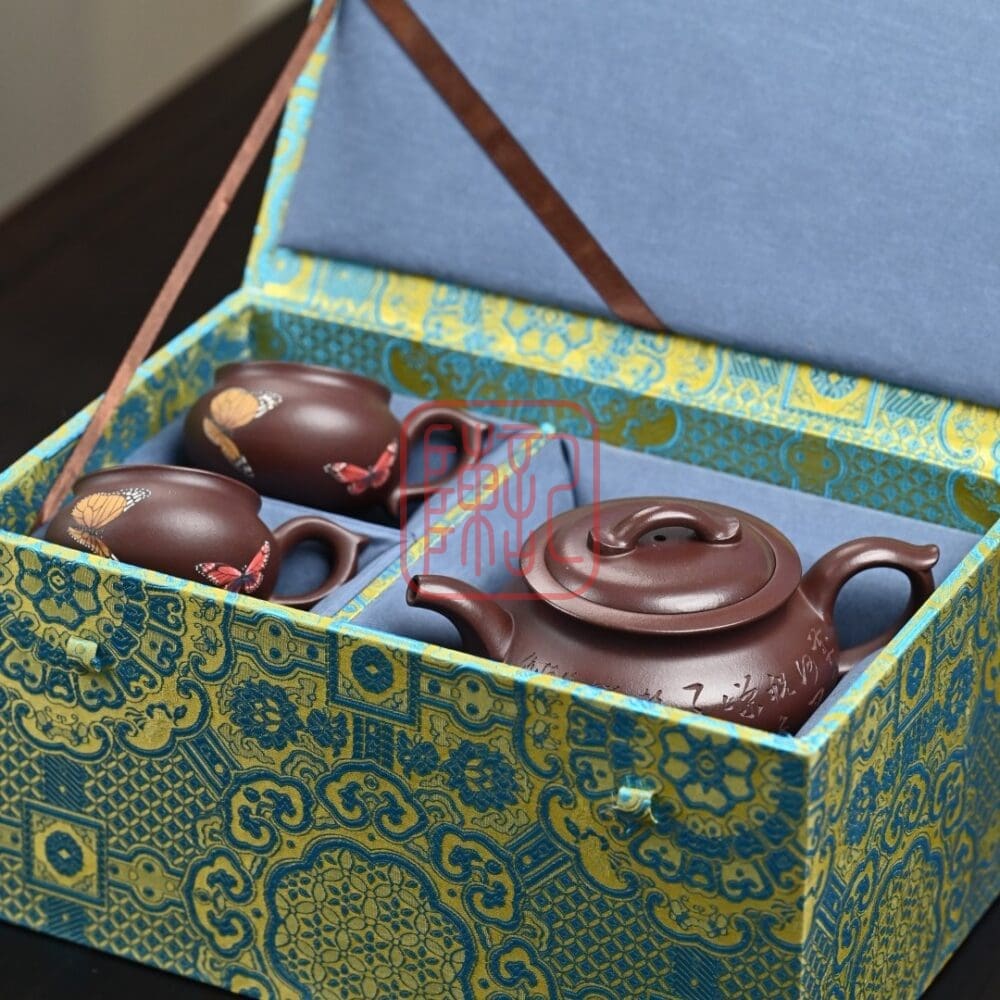 Chế độ xem thay thế của Ấm Tử Sa Điệp Luyến Mẫu Đơn 300ml - Đất Nhất Xưởng Lão Tử Nê - Nghệ Nhân Hoàng Tự Anh
