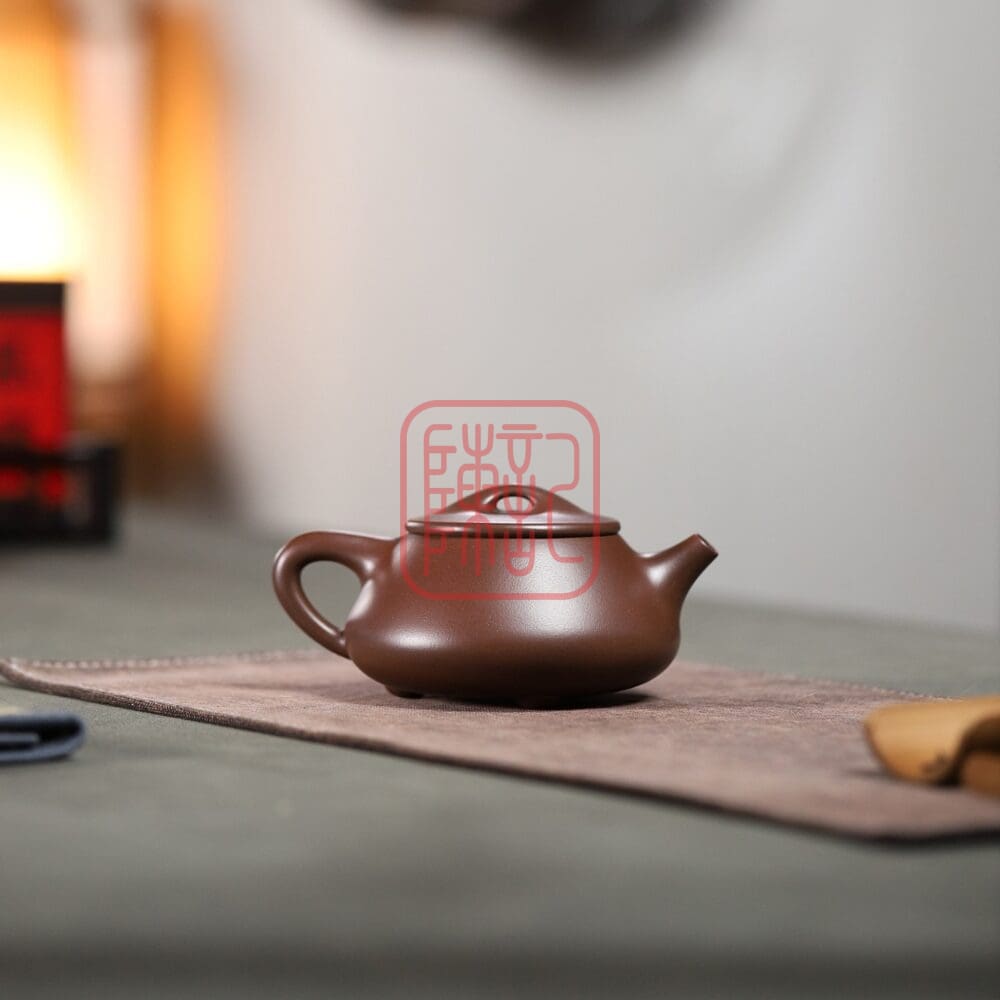 Chế độ xem thay thế của Ấm Tử Sa Cảnh Chu Thạch Biều 230ml - Đất Tử Nê Cực Phẩm - Nghệ Nhân Dương Quân Bảo
